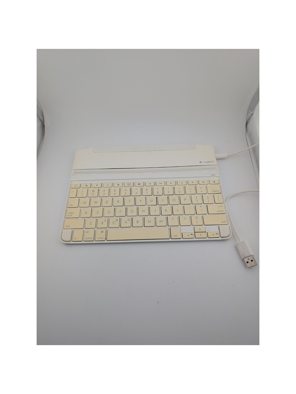 Logitech Ulta Thin Keyboard Cover For Apple iPad Air White